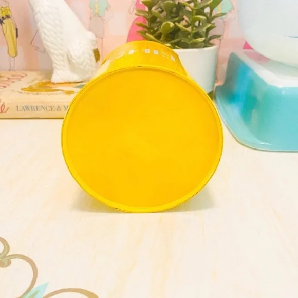 🧀SOLD🧀 Vintage Yellow Cheese Shaker Tin – 60s 70s Retro Kitchen • Metal Canister - Picture 7 of 8